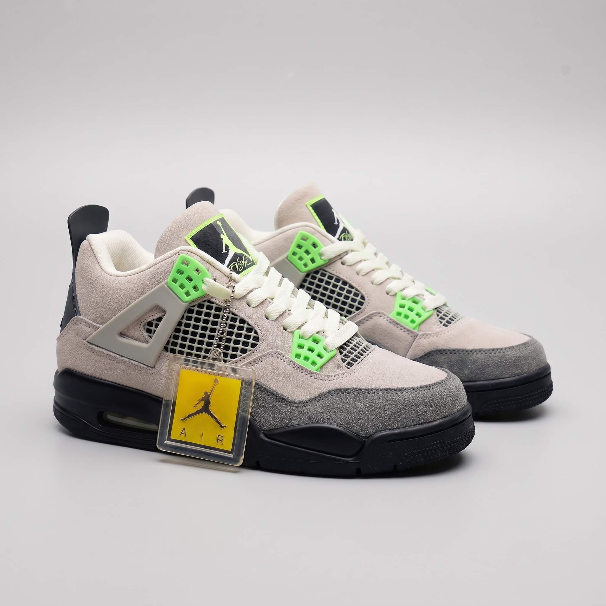 AIR 4 Retro SE – Ash