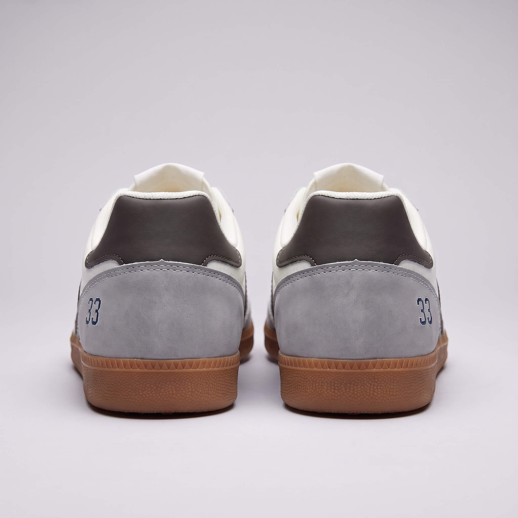Replace_shoe_in_template_photo_2K_20261002181601 (1)