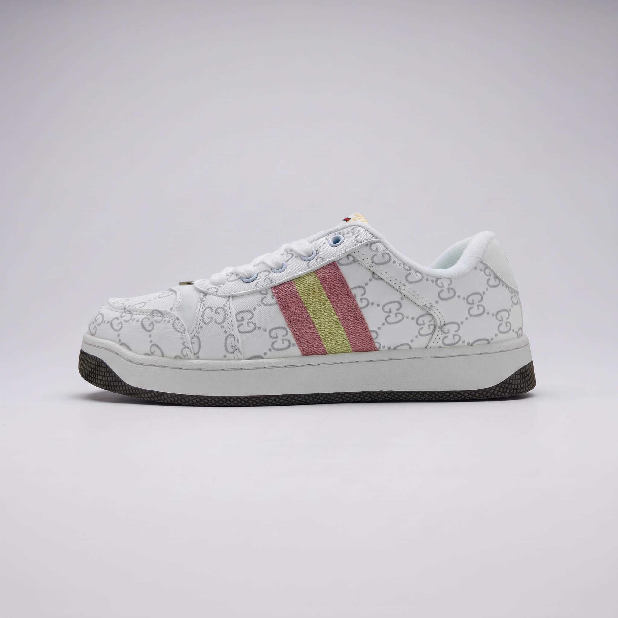 Replace_template_shoe_with_product_2K_20260929232813 (1)