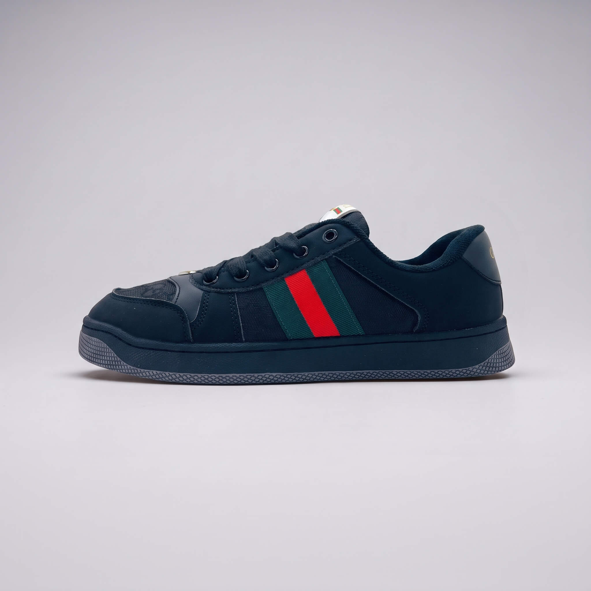 Replace_template_shoe_with_product_2K_20260930000212 (1)