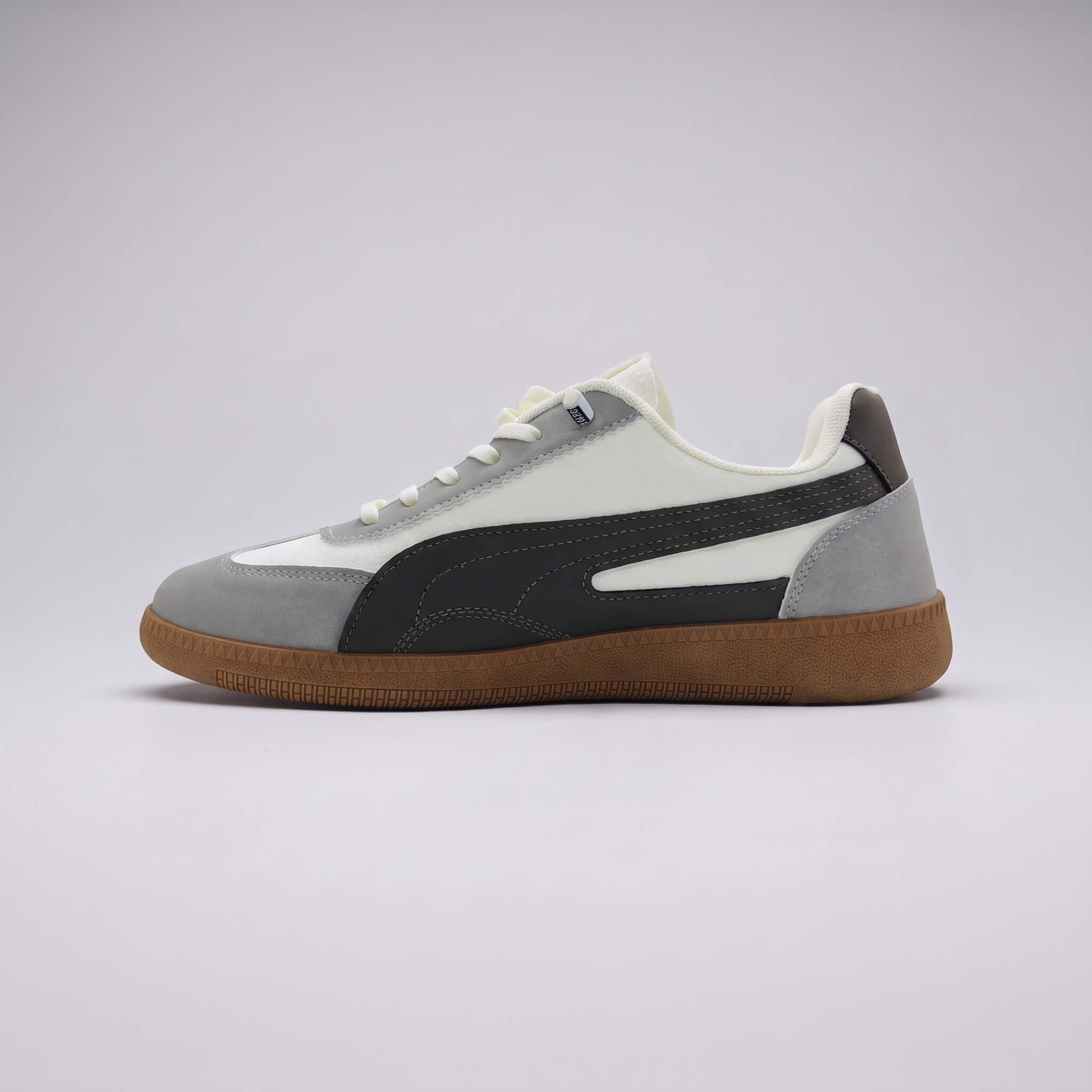 Replace_template_shoe_with_product_2K_20261002182102 (1)